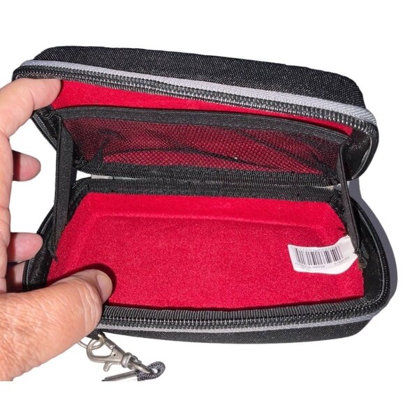 TomTom GPS With Case Logic Carrying Case & Accessories - Picture 4 of 6